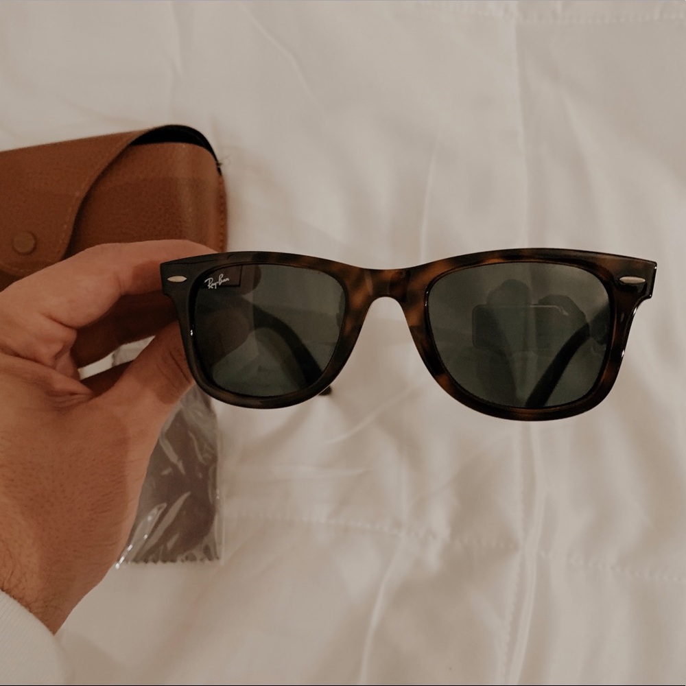 RAY BANS // tortoise wayfarer